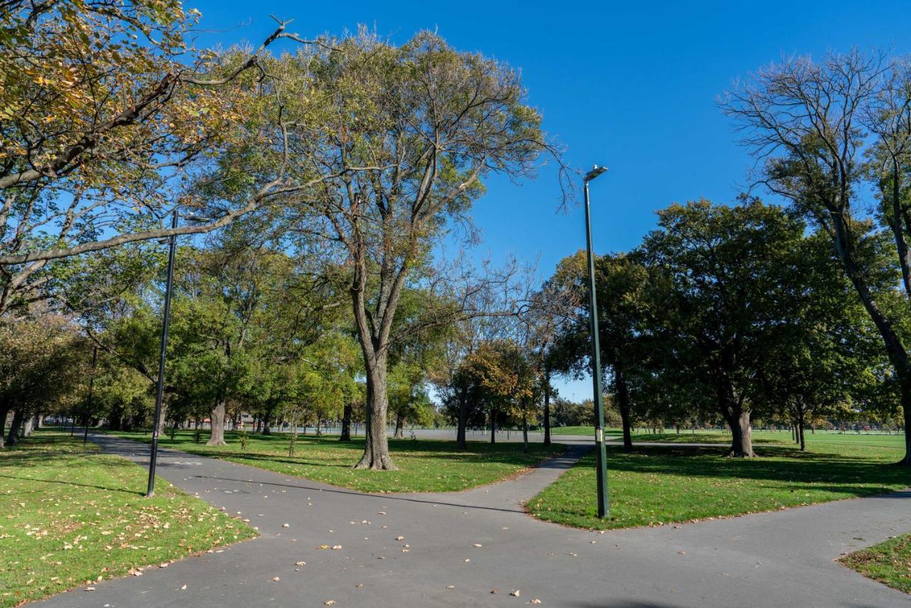 크라이스트처치 King Bed On Hagley Park Corner In The Cbd 아파트 외부 사진